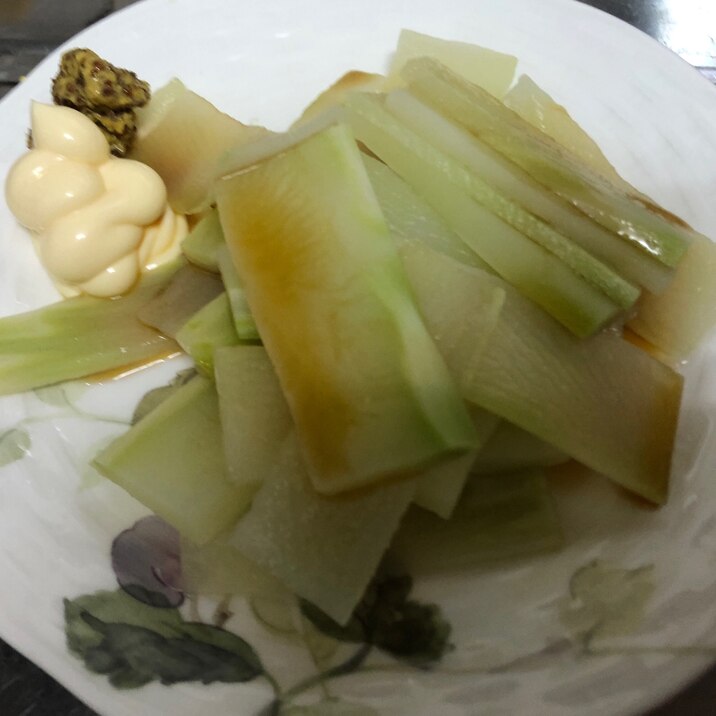 節約つまみ♡茹でブロッコリーの芯ポン酢をそえて